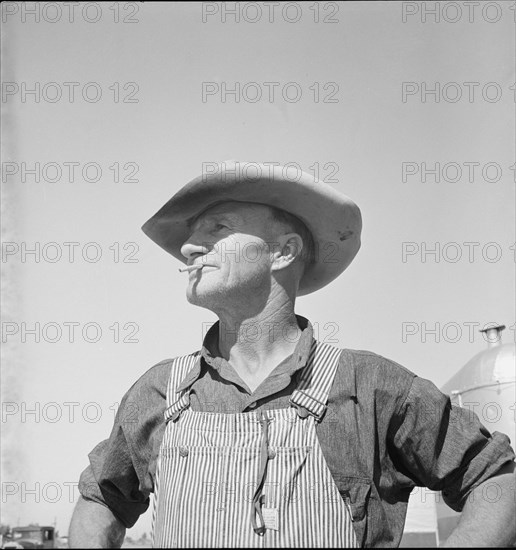 Nebraska farmer come to pick peas, Near Calipatria, California, 1939. Creator: Dorothea Lange.