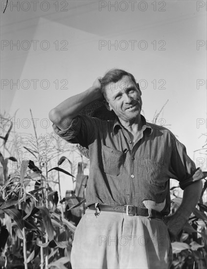 Drought refugee, Yakima Valley, Washington, 1939. Creator: Dorothea Lange.