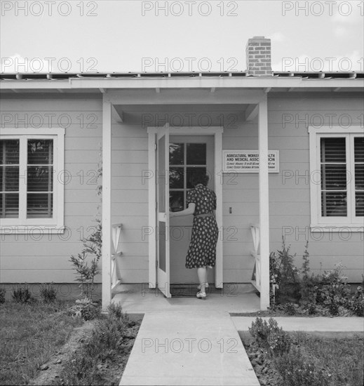 FSA camp for migratory agricultural workers, Farmersville, Tulare County, California, 1939 Creator: Dorothea Lange.