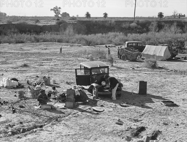 Camped on the flat, near Holtville, Imperial County, California, 1939. Creator: Dorothea Lange.