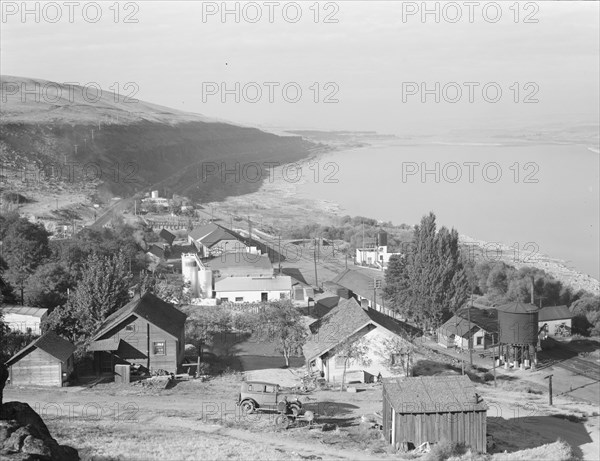 The town of Arlington, Oregon, on the Columbia River, 1939. Creator: Dorothea Lange.