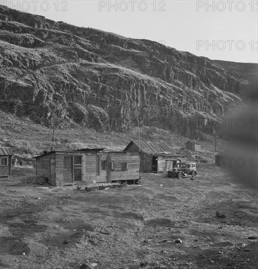 Yakima Indian village, on the Columbia River..., Celilo, Wasco County, Oregon, 1939. Creator: Dorothea Lange.