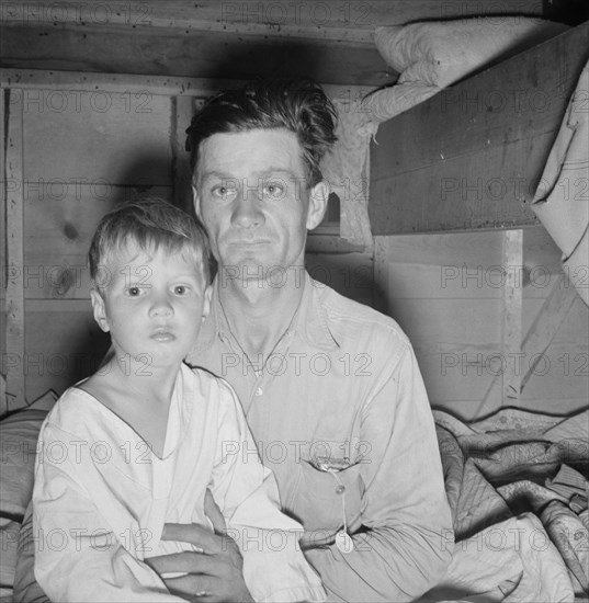 He brought his family to the west in a homemade trailer..., Merrill, Klamath County, Oregon, 1939. Creator: Dorothea Lange.