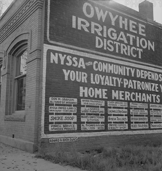 Sign on old bank building which now houses office of Bureau..., Nyssa, Malheur County, Oregon, 1939. Creator: Dorothea Lange.