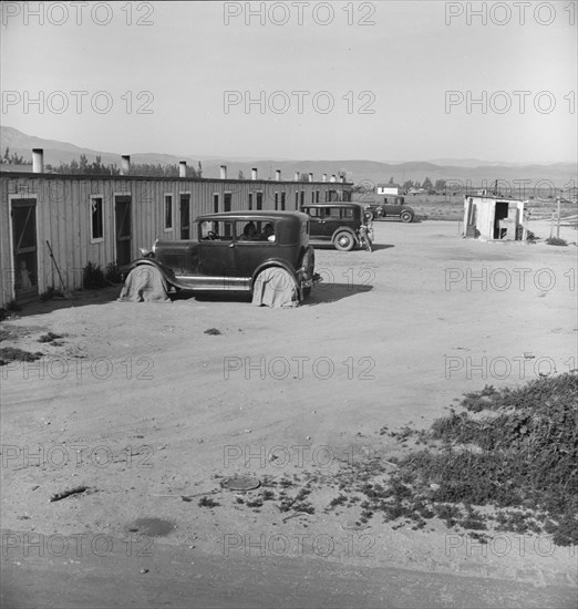 Arkansawyers auto camp, Greenfield, Salinas Valley, California, 1939. Creator: Dorothea Lange.