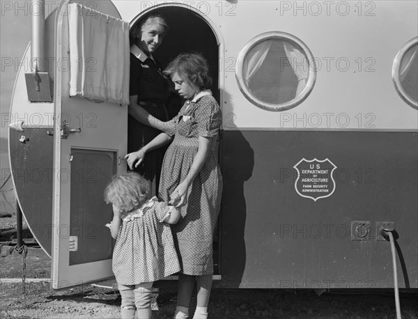 Young mother brings her child to the trailer clinic..., FSA, Merrill, Klamath County, Oregon, 1939. Creator: Dorothea Lange.