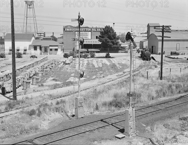 From the overpass approaching Fresno, between Tulare and Fresno, California, 1939. Creator: Dorothea Lange.