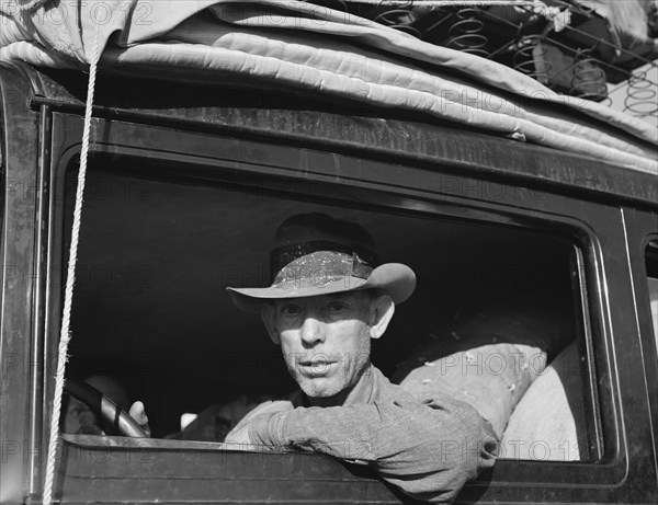 Migratory cotton picker on highway near Merced, California, 1939. Creator: Dorothea Lange.