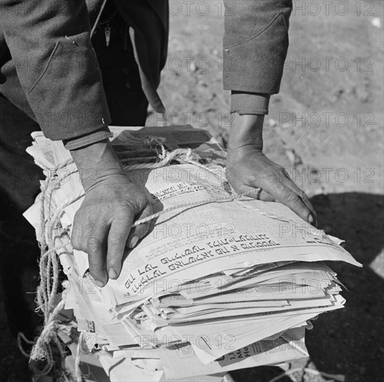 The hands of Mr. Venus Alsobrook, official salvage collector for the..., Washington, D.C., 1942. Creator: Gordon Parks.