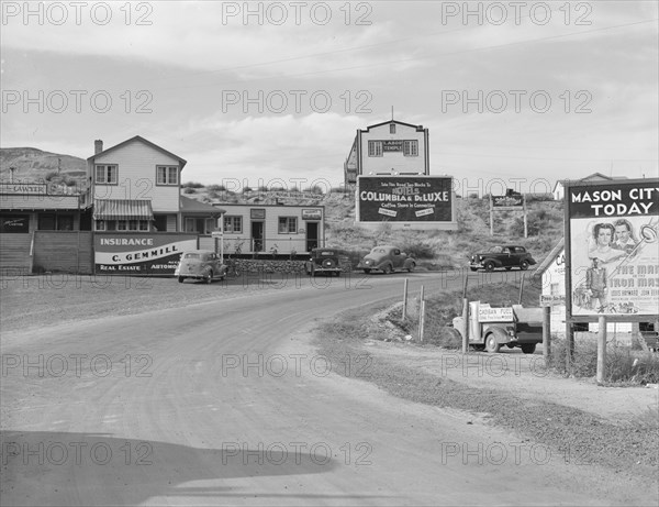 Road which crosses the highway and leads from Coulee city, Grant County, Washington, 1939. Creator: Dorothea Lange.