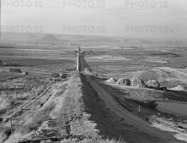 Siphon - the world's longest - which carries water 5 miles to Dead Ox Flat, Oregon, 1939. Creator: Dorothea Lange.