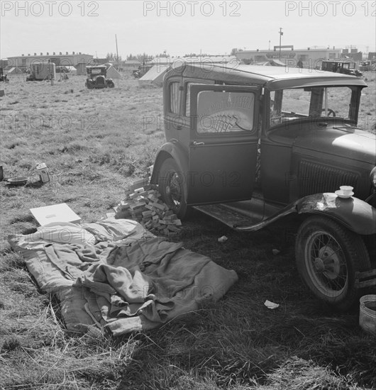 Living conditions for migrant potato pickers, Tulelake, Siskiyou County, California, 1939. Creator: Dorothea Lange.