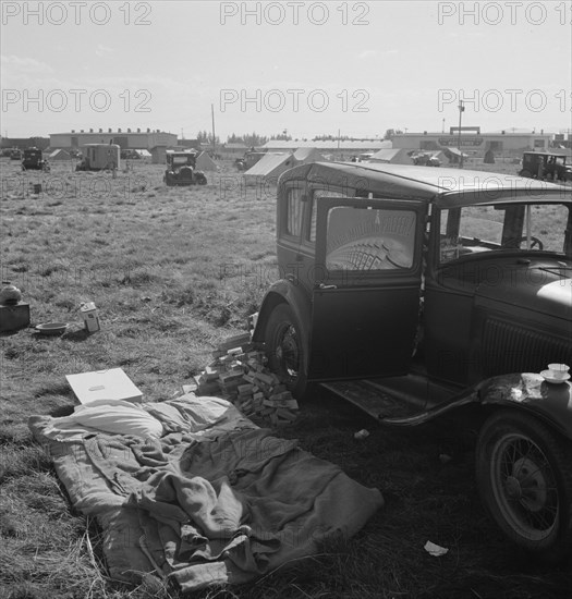 Living conditions for migrant potato pickers, Tulelake, Siskiyou County, California, 1939. Creator: Dorothea Lange.