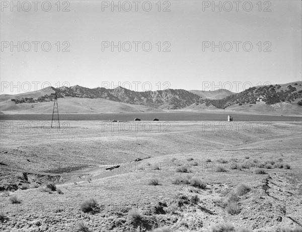 U.S. 99, on ridge over Tehachapi Mountains, 1939. Creator: Dorothea Lange.