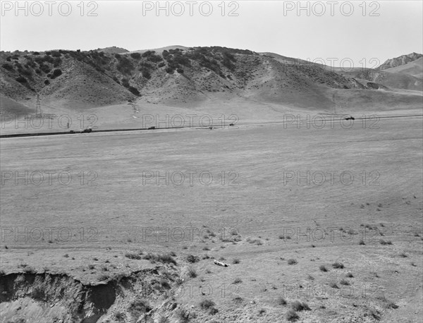 U.S. 99 on ridge over Tehachapi Mountains, 1939. Creator: Dorothea Lange.