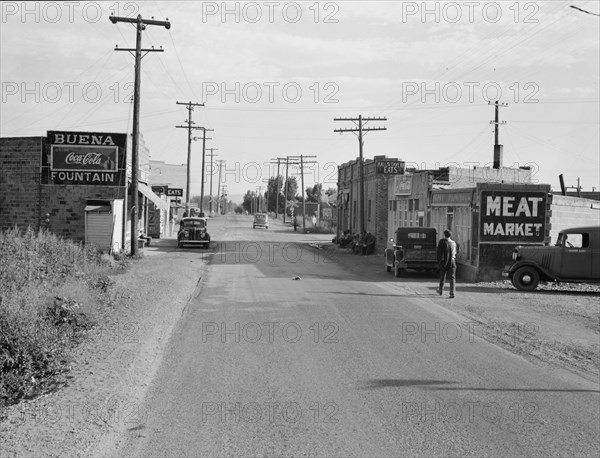 Buena, Yakima County, Washington, 1939. Creator: Dorothea Lange.