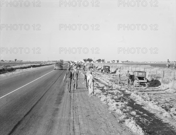 U.S. 99, on ridge over Tehachapi Mountains, 1939. Creator: Dorothea Lange.