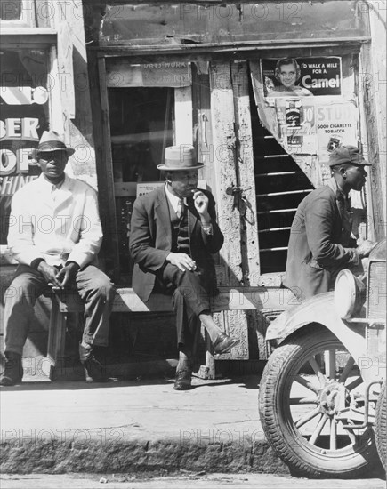 Vicksburg, Mississippi, Negroes, 1936. Creator: Walker Evans.