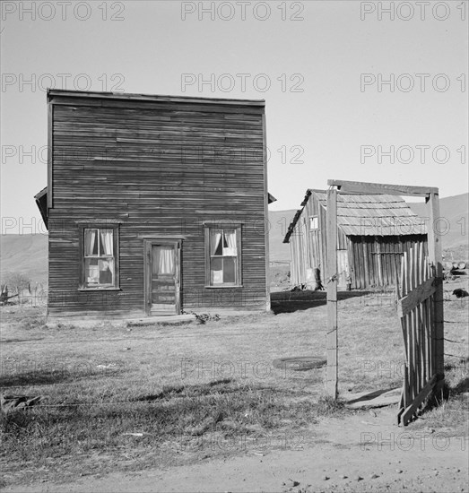 Farmer saloon and stagecoach tavern which is the temporary..., Gem County, Idaho, 1939. Creator: Dorothea Lange.
