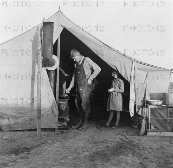 Supper time in FSA migratory emergency camp...in the pea fields, Calipatria, California, 1939. Creator: Dorothea Lange.