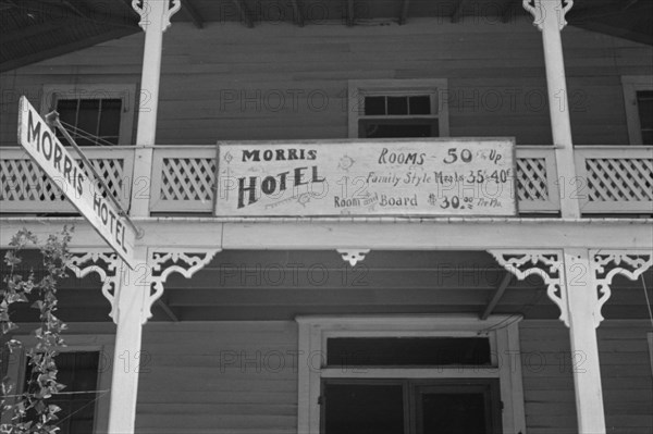 Boardinghouse, Alabama, 1936. Creator: Walker Evans.