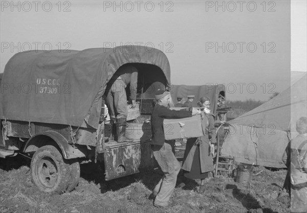 Unloading the household goods of a family who is being moved into..., Forrest City, Arkansas, 1937. Creator: Walker Evans.