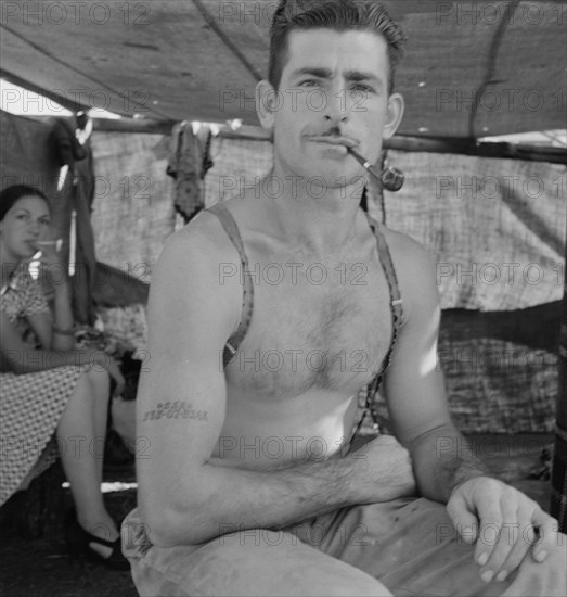 Unemployed lumber worker goes with his wife to the bean harvest, Oregon, 1939. Creator: Dorothea Lange.