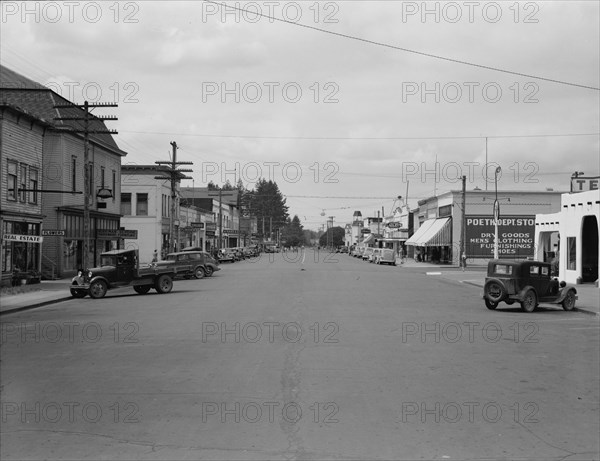 On U.S. 410, Elma, Grays Harbor County, Western Washington, 1939. Creator: Dorothea Lange.