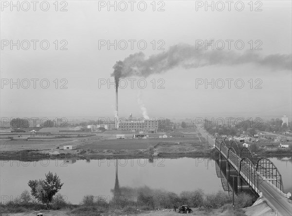 Sugar beet factory (Amalgamated Sugar Company) along..., Nyssa, Malheur County, Oregon, 1939. Creator: Dorothea Lange.