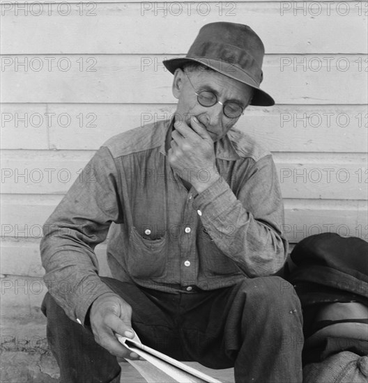 Single man, three weeks before opening of Klamath..., Tulelake, Siskiyou County, California, 1939. Creator: Dorothea Lange.