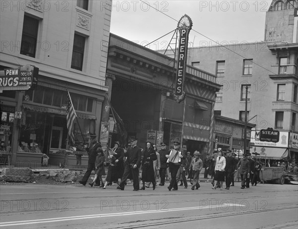 Returning to headquarters..., Salvation Army, San Francisco, California, 1939. Creator: Dorothea Lange.