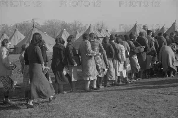 Refugees lined up at meal time in the camp for white flood refugees in Forest City, Arkansas.