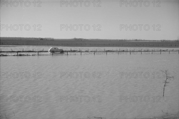 The Bessie Levee augmented with sand bags during the 1937 flood near Tiptonville, Tennessee.