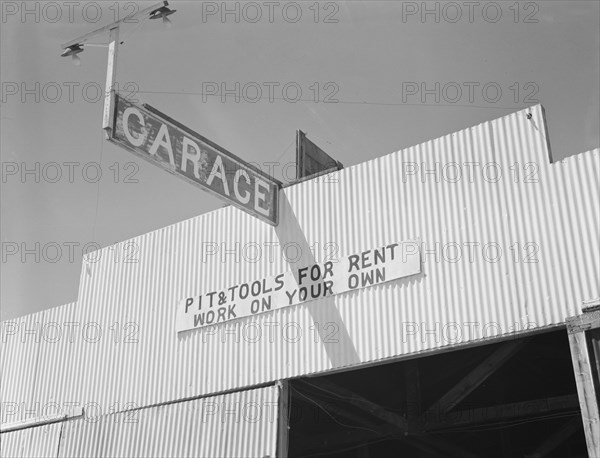 U.S. 99. Fresno County. "Pit and tools for rent--work on your own." California. ['Garage'].