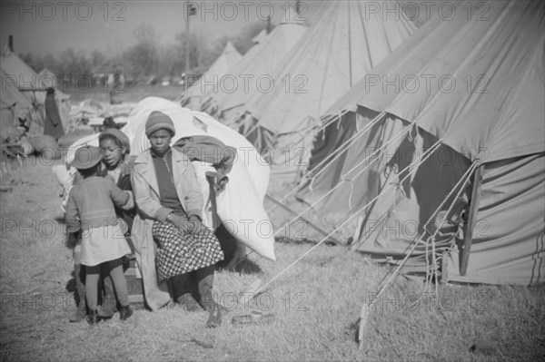 [Untitled photo, possibly related to: Flood refugee encampment at Forrest City, Arkansas].