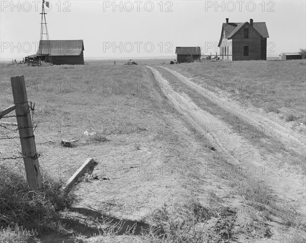 Washington, Grant County, one mile east of Quincy. Abandoned farmhouse in Columbia Basin.