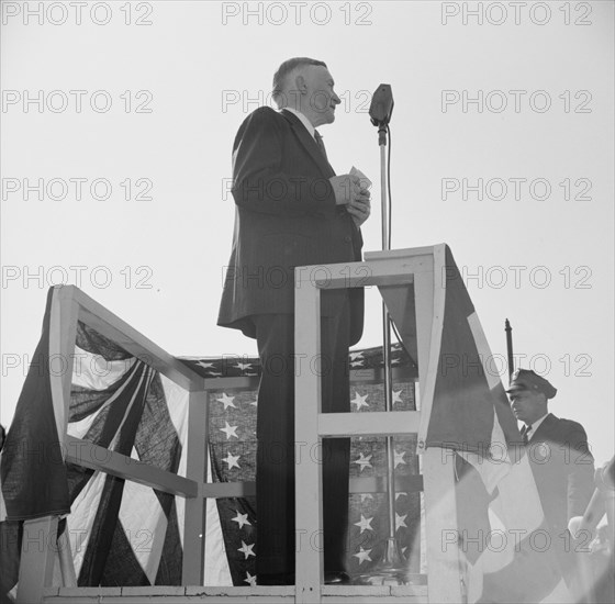 [Untitled photo, possibly related to: Gloucester, Massachusetts. Memorial Day, 1943].