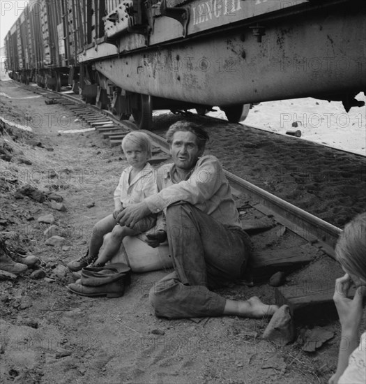 His family traveled with him on the freights. Washington, Toppenish, Yakima Valley.