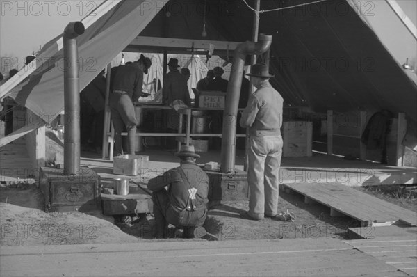 The kitchen in the camp for white flood refugees at Forrest City, Arkansas.