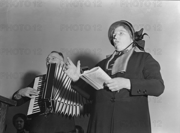 Adjutant and his wife sing. Salvation Army, San Francisco, California.