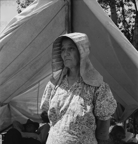 Migratory woman, originally from Texas. Yakima Valley, Washington.