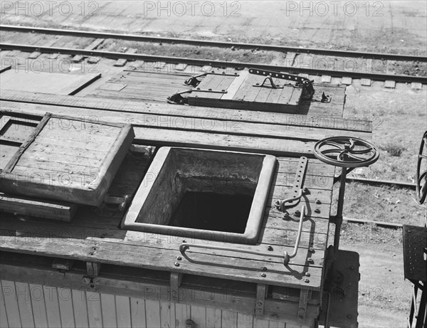 Freight car at potato shed. Tulelake, Siskiyou County, California.