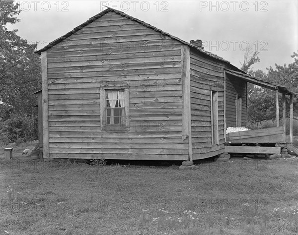 Home of Bud Fields, Alabama sharecropper. Hale County, Alabama.