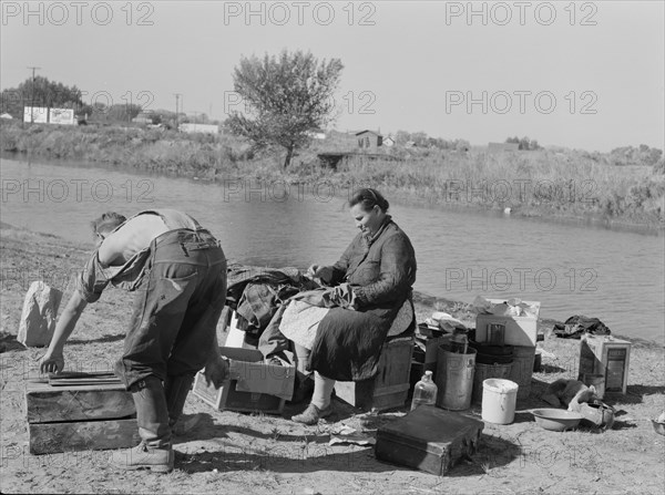 Migrant family cleaning up. Near Vale, Malheur County, Oregon.