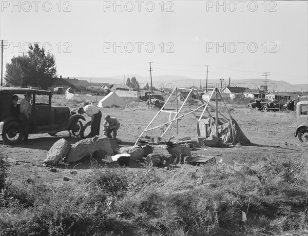 Squatter camp in potato town. Malin, Klamath County, Oregon.