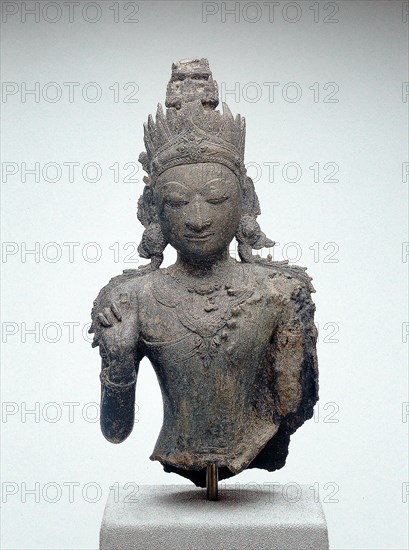 Bust of Crowned and Adorned Buddha, 16th/18th century.