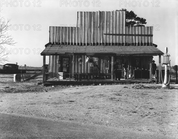 Store with false front. Vicinity of Selma, Alabama.