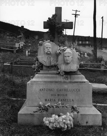 Gravestone in Bethlehem graveyard. Pennsylvania.