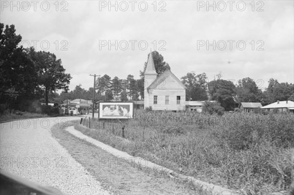 Roadside scene, Alabama. Approach to Moundville.