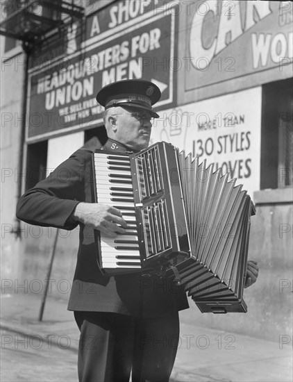 Solo. Salvation Army, San Francisco, California.